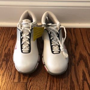 Women’s golf shoes